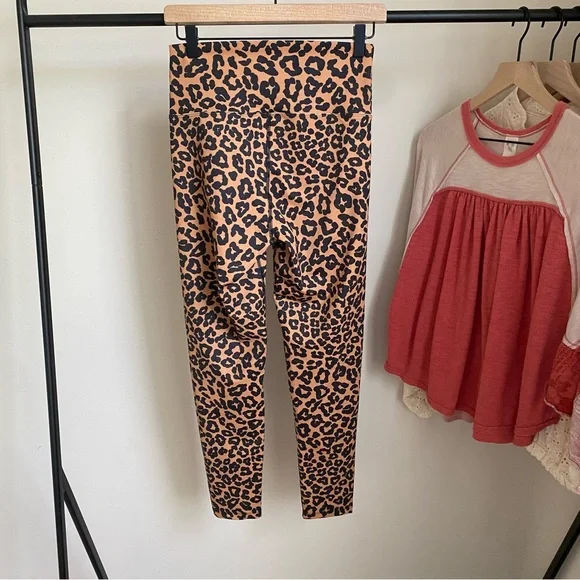 Beach Riot Leopard Leggings - Picture 2 of 5